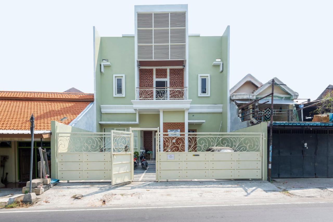 Oyo 3706 Griya Tentrem Syariah Lamongan 外观 照片