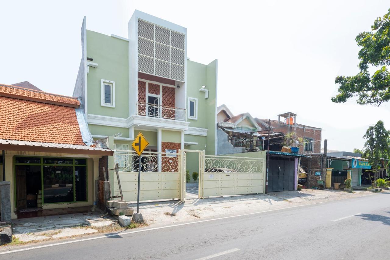 Oyo 3706 Griya Tentrem Syariah Lamongan 外观 照片